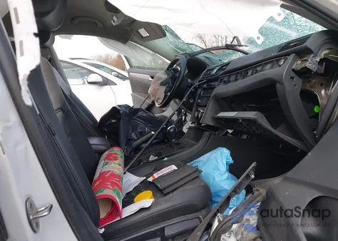 2015 Volkswagen Passat 1.8T Wolfsburg Edition z USA, uszkodzony, nr VIN 1VWAT7A33FC099429